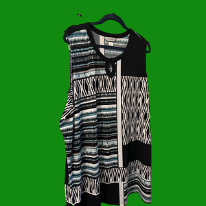 Ladies CJBanks keyhole neck pullover blouse in black/white/green print. Size 3X